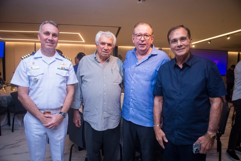 Celebração - Ricardo Cavalcante e Edgar Gadelha festejam nova idade em duplo brinde na FIEC