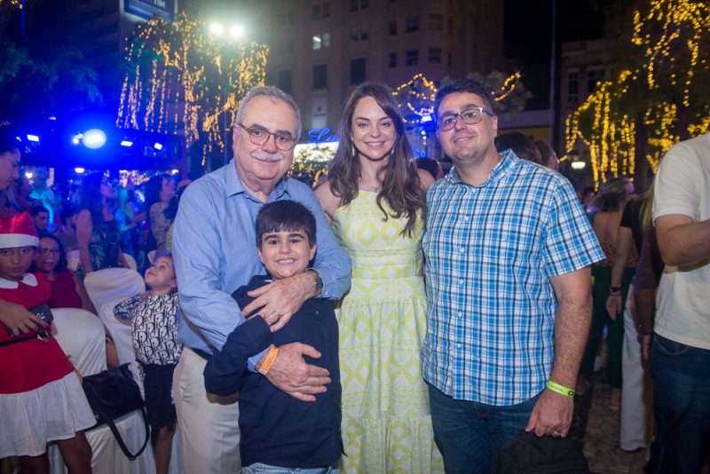 Gratidão - Abertura do 27º Natal de Luz encanta o público na Praça do Ferreira com show inédito de Geraldo