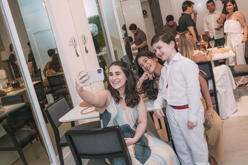 Beatriz Huliy, Giulia Sampaio, Erick Vasconcelos