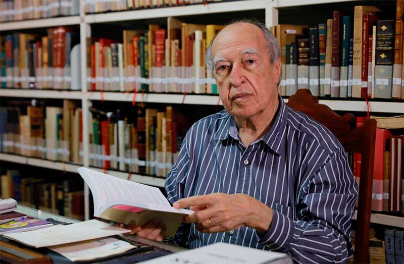 Biblioteca Pública Estadual do Ceará apresenta “Exposição Indisciplinada: Um passeio pela coleção do bibliótfilo Lúcio Alcântara” Biblioteca Pública Estadual do Ceará apresenta “Exposição Indisciplinada: Um passeio pela coleção do bibliótfilo Lúcio Alcântara”