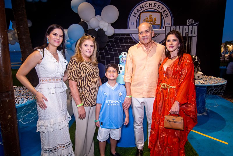 Futebol, diversão e alegria - Pompeuzinho Vasconcelos comemora 8º aniversário com bem cuidada festa no Iate Clube de Fortaleza