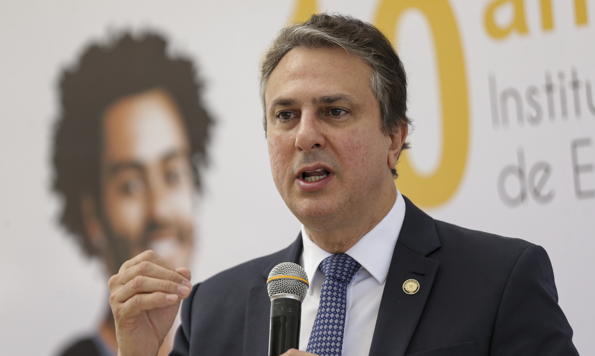 Camilo Santana retorna ao Senado para ajudar na aprovação de Flávio Dino ao STF Camilo Santana retorna ao Senado para ajudar na aprovação de Flávio Dino ao STF