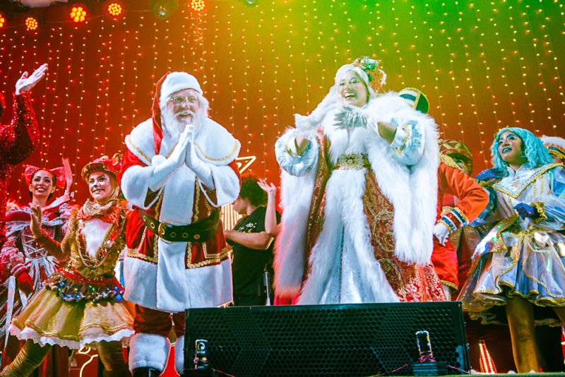 Temporada Natalina - Papai Noel do Del Paseo encanta famílias em cortejo na área externa do shopping