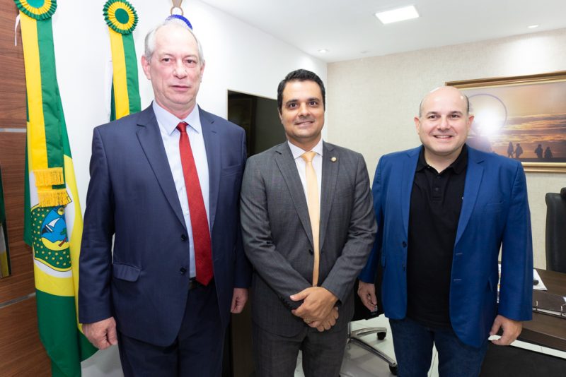 Reconhecimento - CMFor homenageia Rede Bandeirantes durante seminário sobre 40 anos de “Diretas Já”