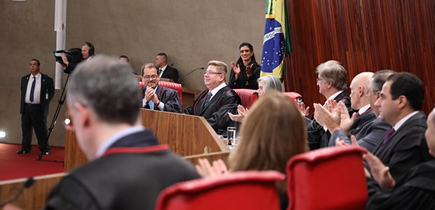 Ministro cearense Raul Araújo é empossado como corregedor-geral do TSE