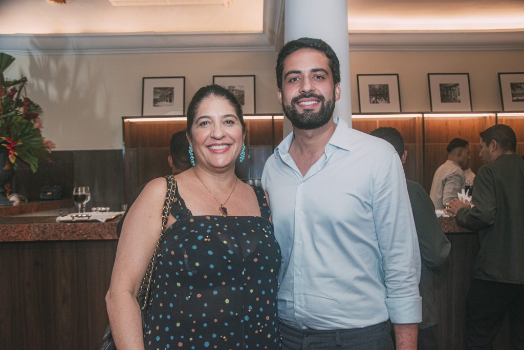 Elisa E Victor Oliveira