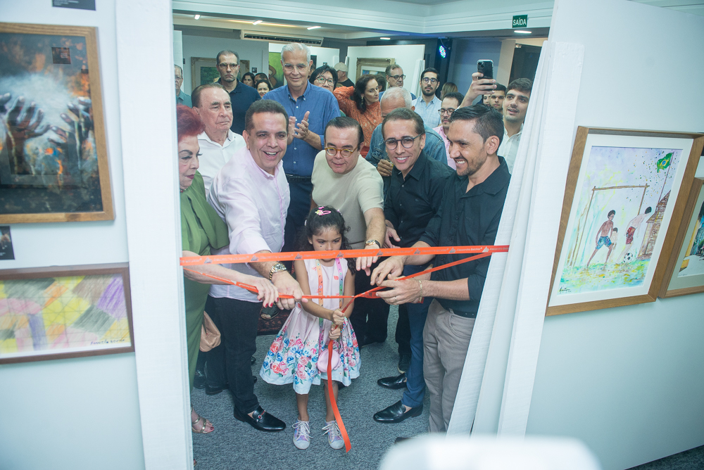 Exposição Dos Amigos Em Ação Na Alessandro Belchior Imóveis (67)