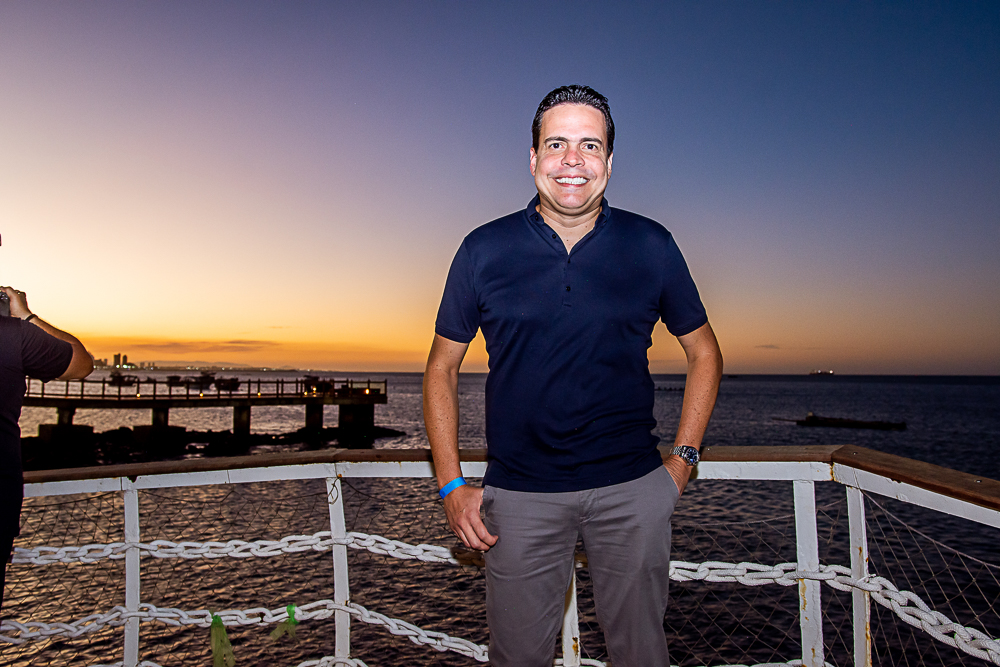 Empresário Fabiano Barreira comemora mais um ano de vida no Rooftop do Iate Clube de Fortaleza Empresário Fabiano Barreira comemora mais um ano de vida no Rooftop do Iate Clube de Fortaleza