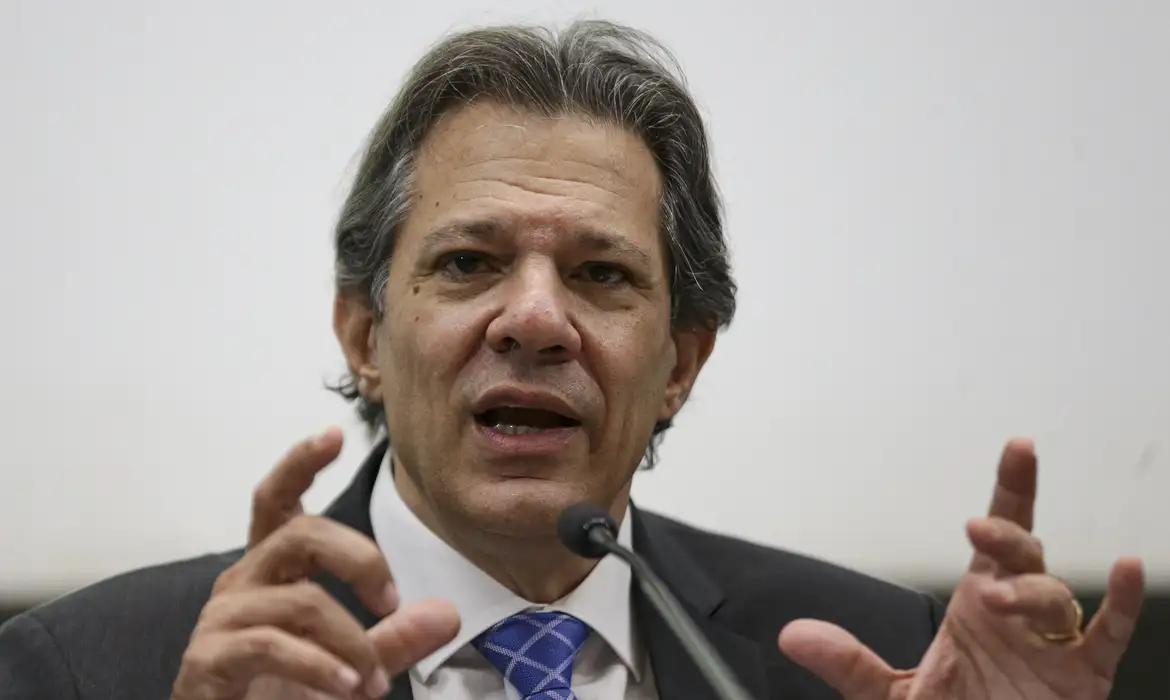 Haddad quer proposta “ambiciosa” para taxação de super-ricos