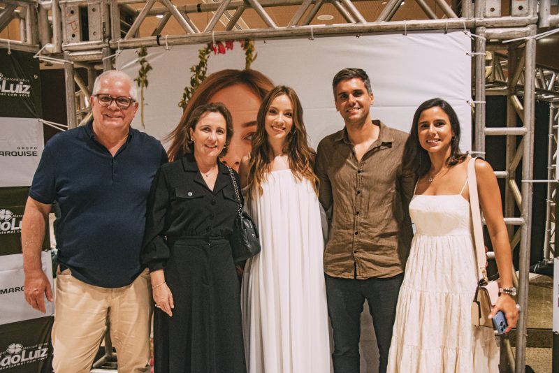 Vanguarda Feminina - Giovana Bezerra dá um show de interpretação e encanta o público com seu inédito musical “Mulheres do Brasil”, no Teatro RioMar