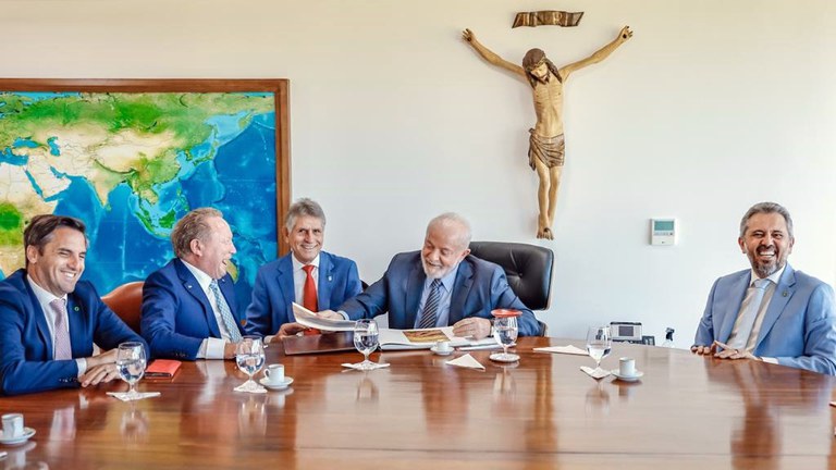 Fortescue anuncia investimento de US$ 5 bilhões para a produção de hidrogênio verde no Ceará Fortescue anuncia investimento de US$ 5 bilhões para a produção de hidrogênio verde no Ceará
