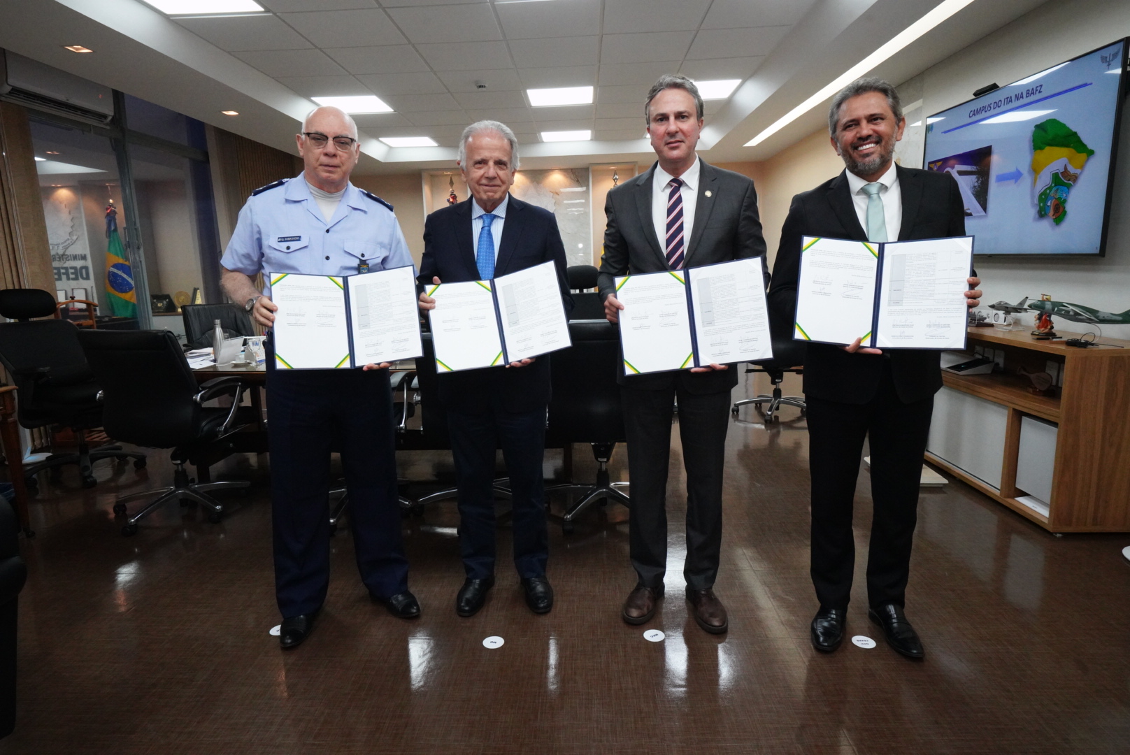 Governo do Ceará assina acordo de cooperação com ministérios da Educação e da Defesa para instalação do ITA em Fortaleza