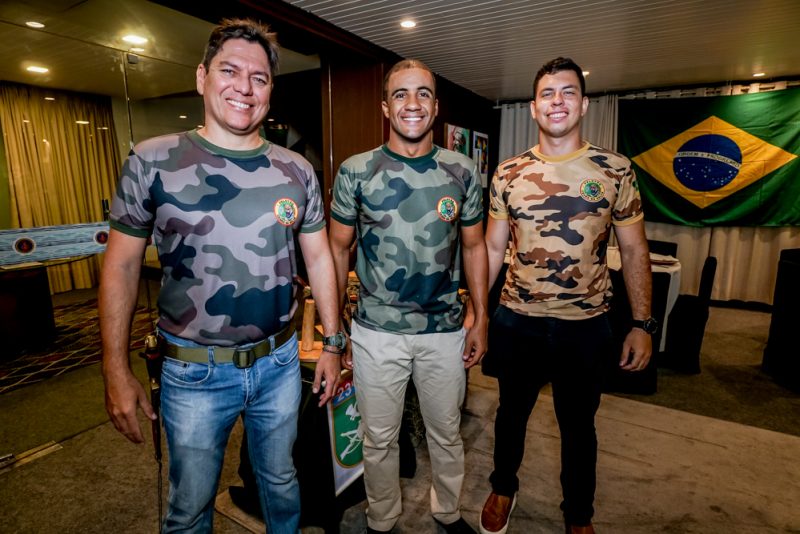 Valores e tradição - Pelotão Ceará na Selva se reúne no Iate Clube para a solenidade de entrega das adagas oficiais