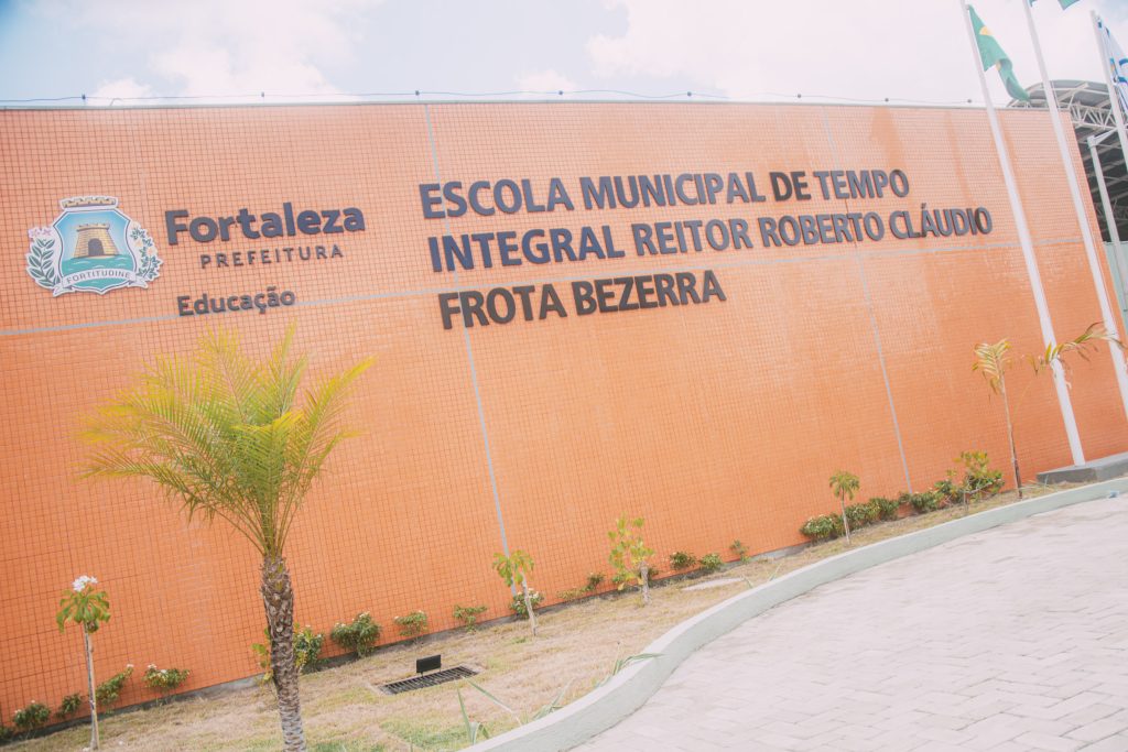 Inauguração Da Escola Municipal De Tempo Integral Reitor Roberto Claudio Frota Bezerra (11)