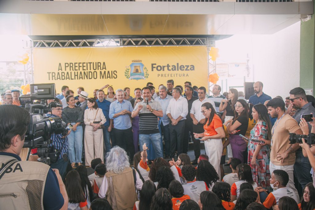Inauguração Da Escola Municipal De Tempo Integral Reitor Roberto Claudio Frota Bezerra (9)