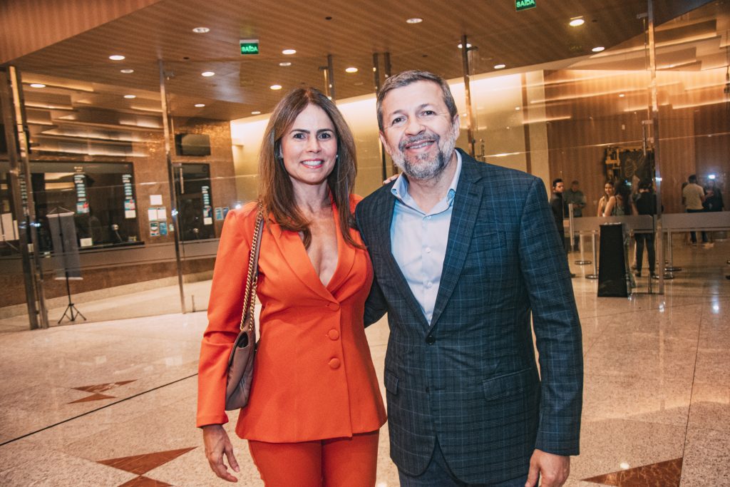 Luciana Sousa E Elcio Batista