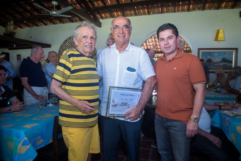 Escola Unidos do Natal - Dr. Sálvio Pinto é homenageado com o troféu Dr. Pompeu Vasconcelos no Natal de Lúcio Brasileiro