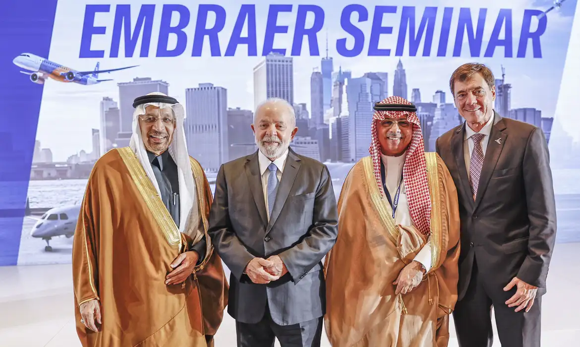 Embraer assina três acordos de investimentos na Arábia Saudita Embraer assina três acordos de investimentos na Arábia Saudita