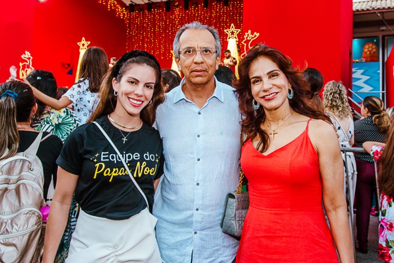 Temporada Natalina - Papai Noel do Del Paseo encanta famílias em cortejo na área externa do shopping