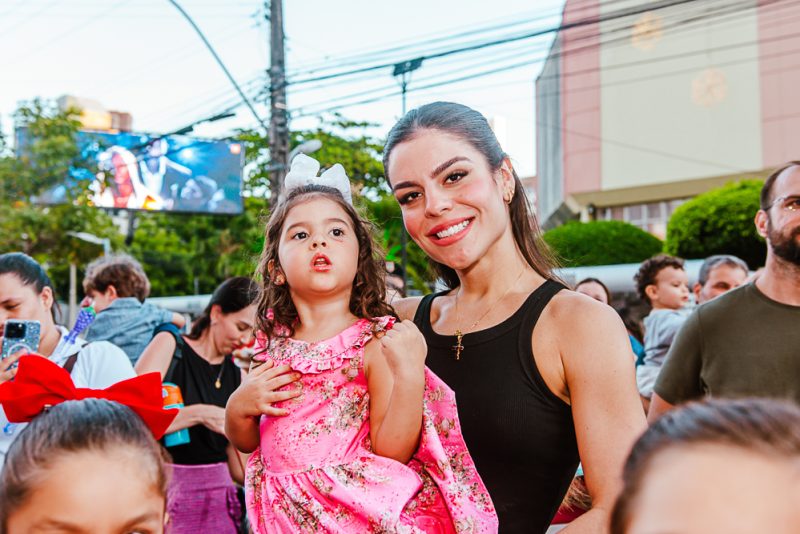 Temporada Natalina - Papai Noel do Del Paseo encanta famílias em cortejo na área externa do shopping