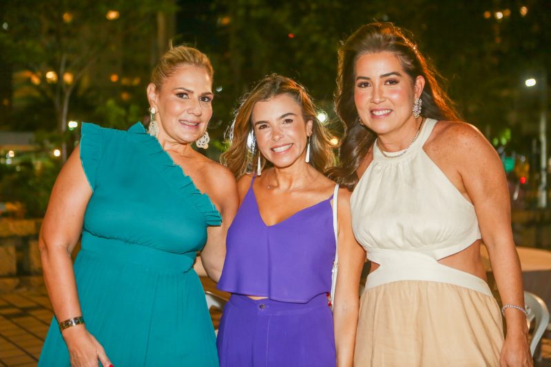 Duplo Brinde - Cris Farias e Márcia Peixoto trocam de idade e comemoram a chegada do novo ciclo no Ideal Clube