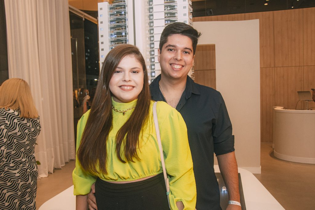 Mariana Oliveira E Elvilo Araujo