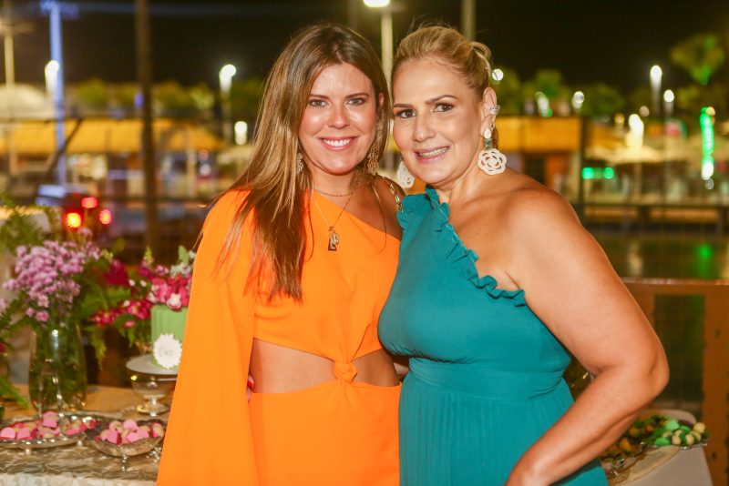 Duplo Brinde - Cris Farias e Márcia Peixoto trocam de idade e comemoram a chegada do novo ciclo no Ideal Clube