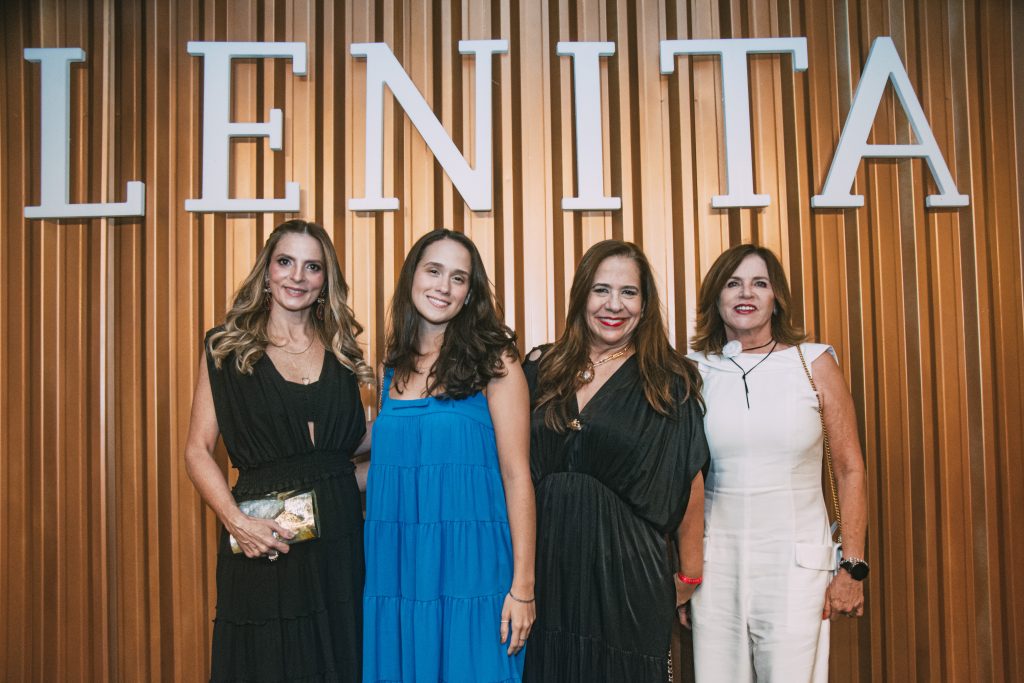 Michelle Aragao, Paula Assuncao, Martinha Assuncao E Amazonia Albuquerque