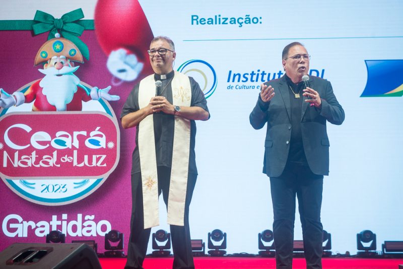 Gratidão - Abertura do 27º Natal de Luz encanta o público na Praça do Ferreira com show inédito de Geraldo