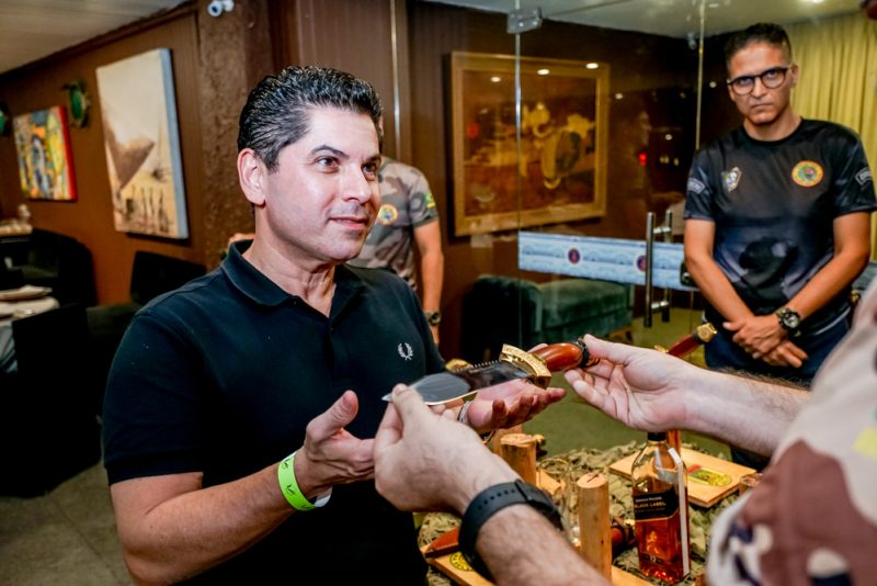 Valores e tradição - Pelotão Ceará na Selva se reúne no Iate Clube para a solenidade de entrega das adagas oficiais