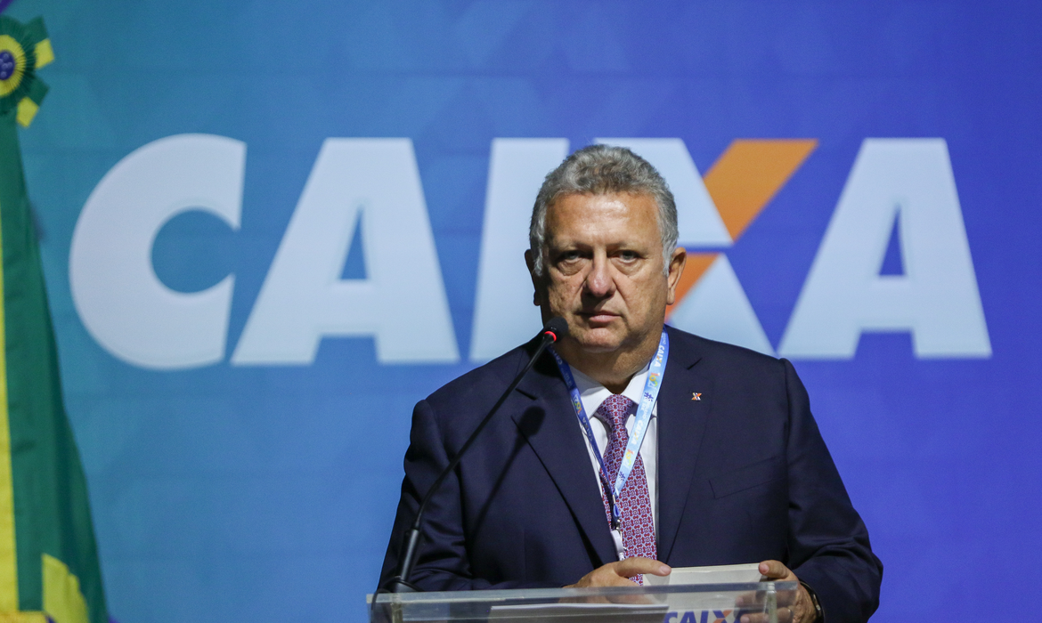 Carlos Vieira assume Caixa com promessa de induzir crescimento econômico