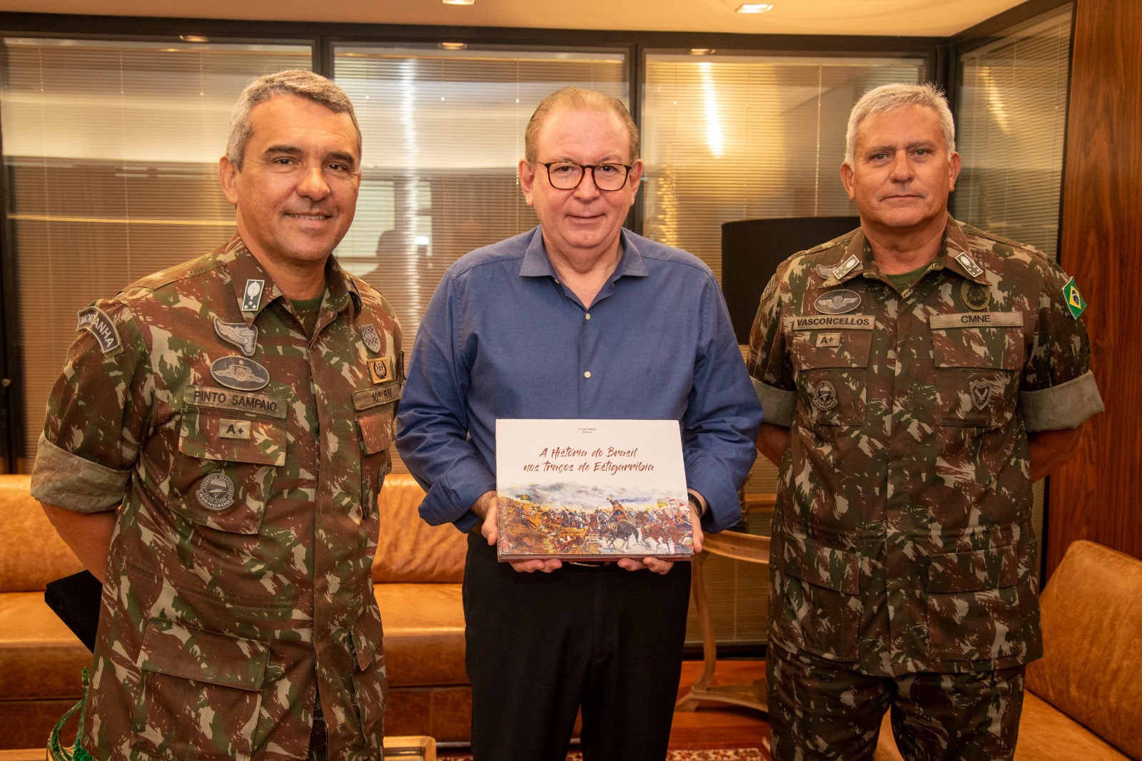 Presidente da Fiec recebe comandante militar do Nordeste e comandante da 10ª Região Militar