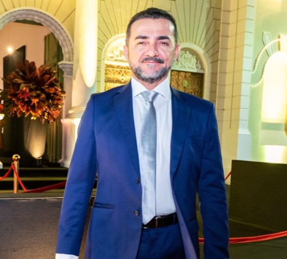 Empresário Roberto Nogueira é vencedor do Prêmio Equilibrista 2023 do IBEF-CE Empresário Roberto Nogueira é vencedor do Prêmio Equilibrista 2023 do IBEF-CE