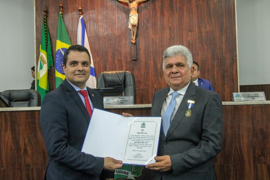 Gardel Rolim entrega medalha Boticário Ferreira ao engenheiro Ruperto Barbosa Porto