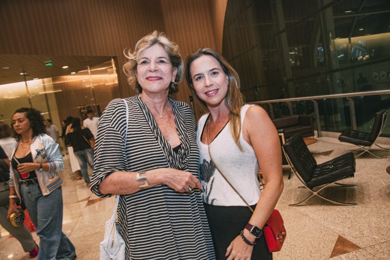 Vanguarda Feminina - Giovana Bezerra dá um show de interpretação e encanta o público com seu inédito musical “Mulheres do Brasil”, no Teatro RioMar
