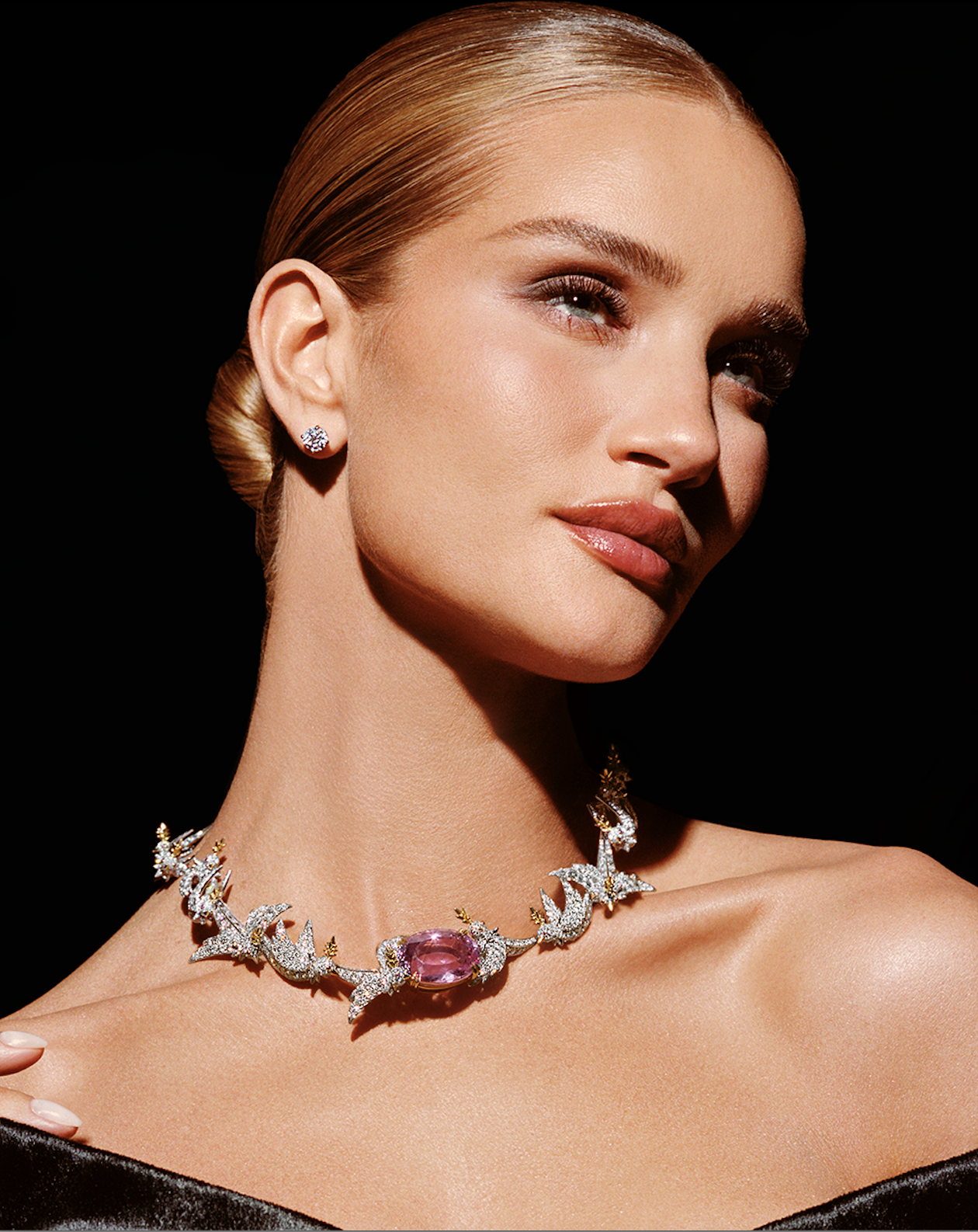 Tiffany & Co. revela campanha de Natal estrelando Rosie Huntington-Whiteley