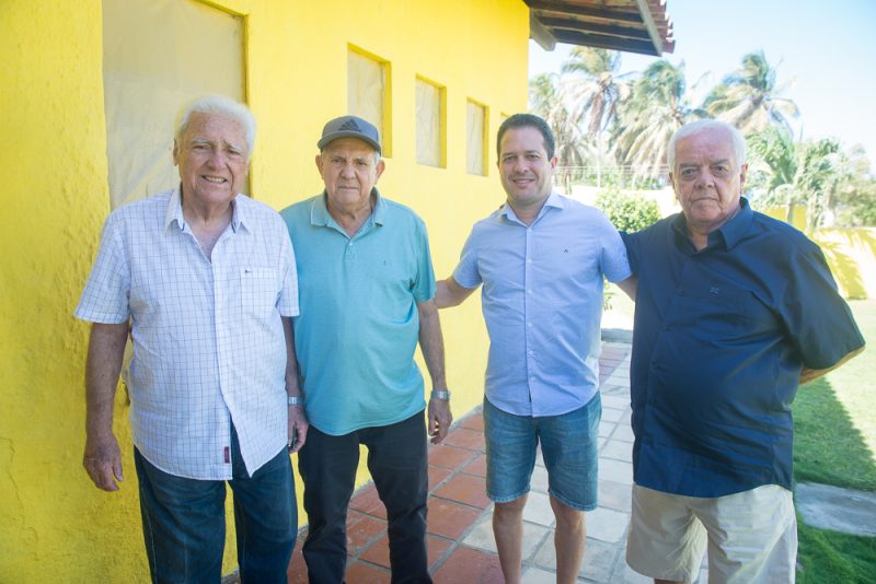 Escola Unidos do Natal - Dr. Sálvio Pinto é homenageado com o troféu Dr. Pompeu Vasconcelos no Natal de Lúcio Brasileiro