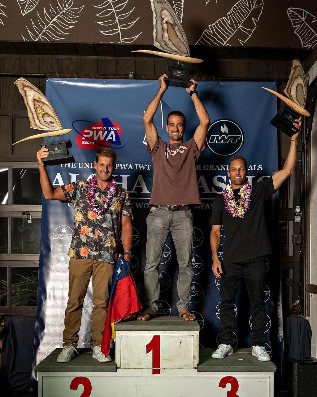 Cearense Marcilio Browne conquista título de campeão mundial de windsurf
