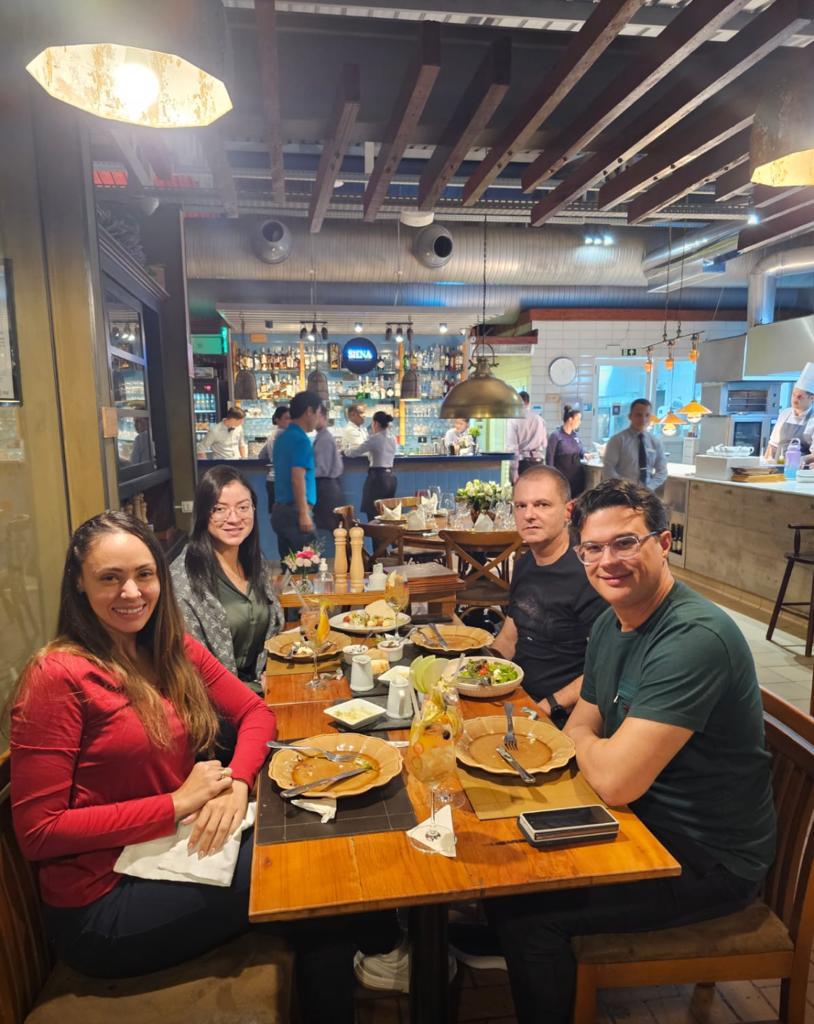 Dr. Davi Pontes e esposa participam de jantar na Bona Trattoria, em Foz do Iguaçu