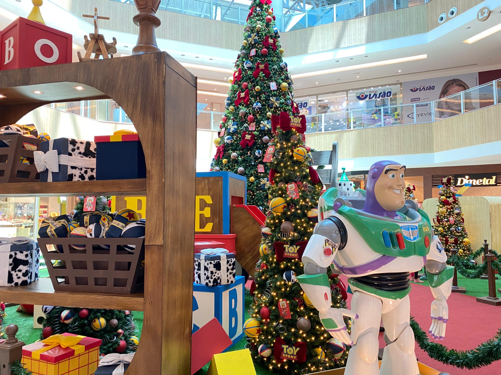 Decorações exclusivas de Natal com tema Toy Story chegam aos shoppings RioMar em Fortaleza