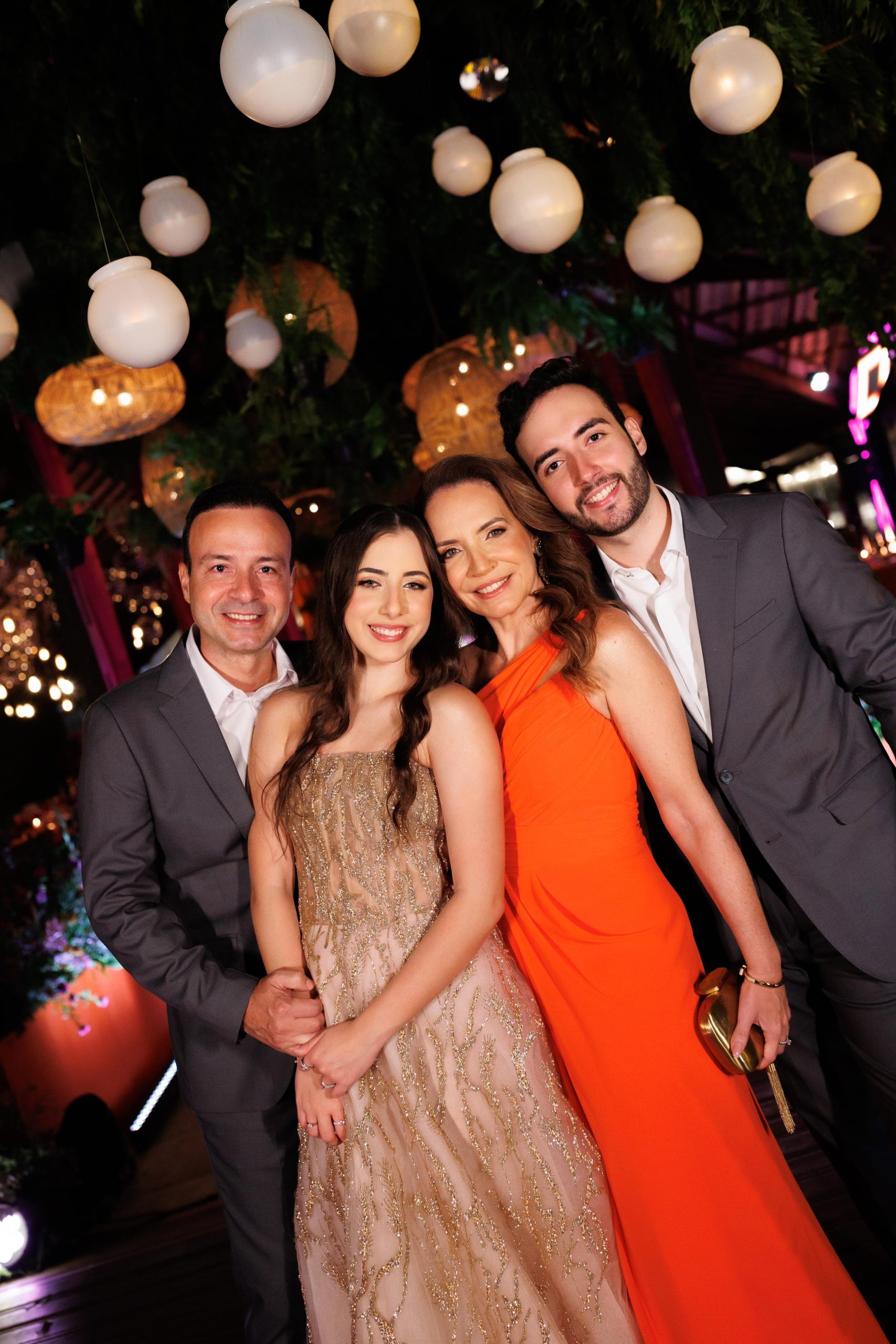 Luiza Serpa celebra seus 15 anos com uma bela festa articulada por seus pais