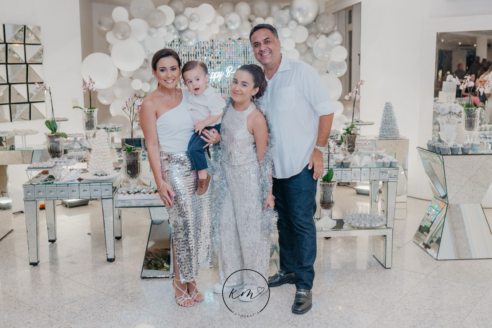 Letícia Loureiro comemora aniversário com bem-cuidada festa idealizada por seus pais Claudiana e Rodrigo Loureiro