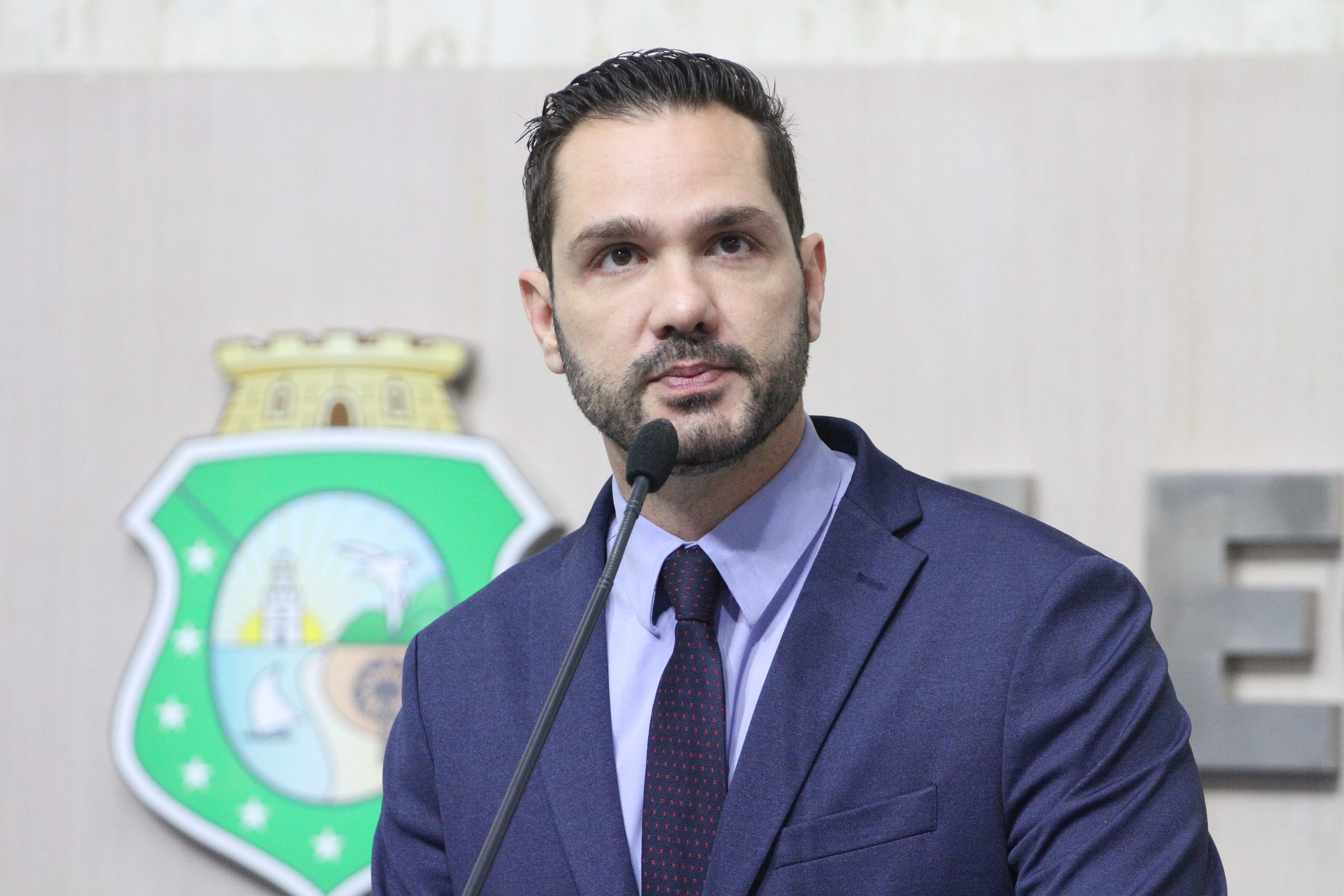 Guilherme Bismarck critica vereadores da oposição de Aracati após voto contrário para construção de Centro de Hemodiálise
