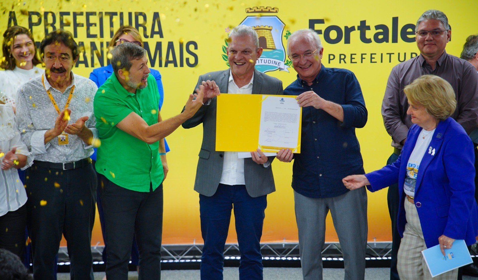 Sarto assina decreto que regulamenta a Escola de Saúde Pública de Fortaleza e Gerência Especial de Saúde Bucal
