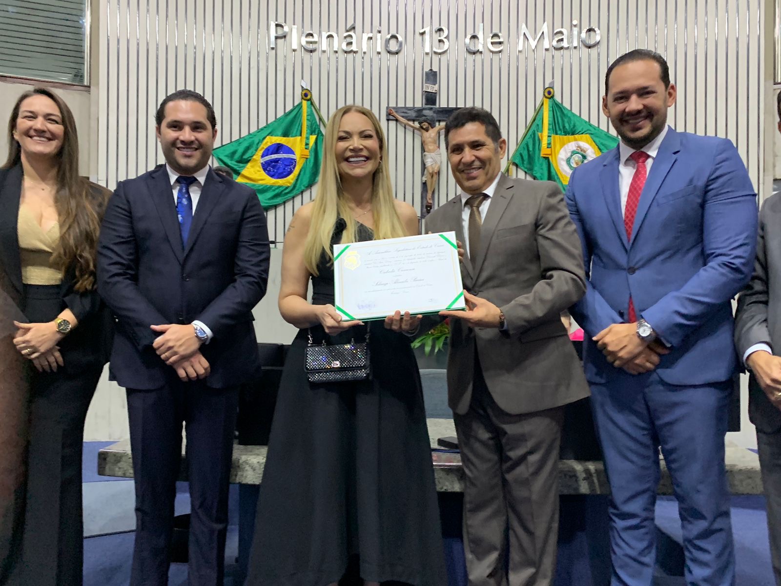 Solange Almeida recebe título de Cidadã Cearense em sessão que celebrou o Dia do Forró
