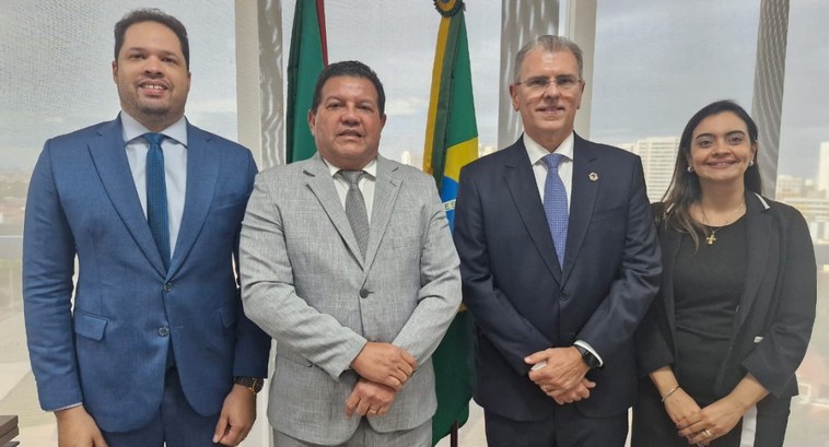 TRE-CE e Universidade de Fortaleza oficializam convênio inovador