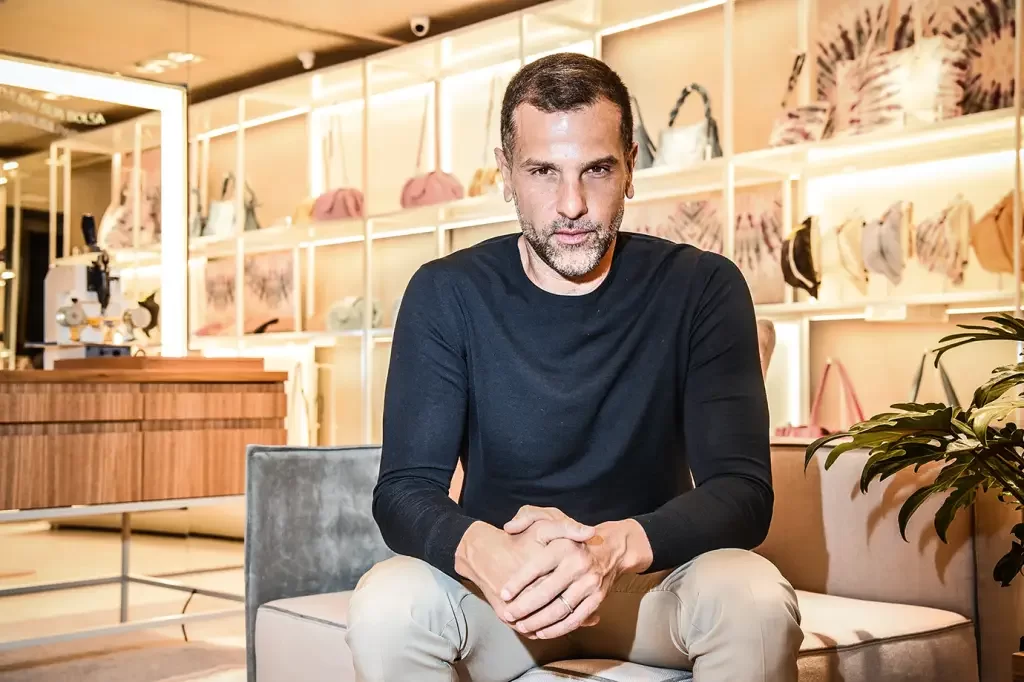 Alexandre Birman, CEO e CCO da Arezzo&Co, é escolhido como “Person of the Year” pela Brazilian-American Chamber of Commerce Alexandre Birman, CEO e CCO da Arezzo&Co, é escolhido como “Person of the Year” pela Brazilian-American Chamber of Commerce