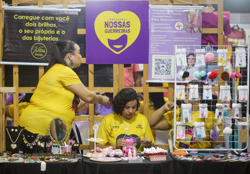 Prefeitura de Fortaleza participa da Auê Feira Criativa na Praça das Flores