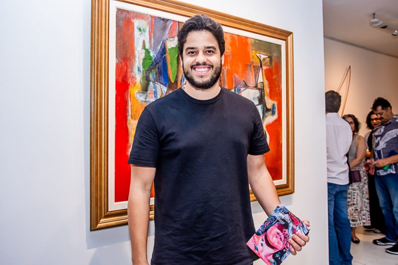 Sessão de autógrafos - Rhaina Ellery comanda lançamento do seu livro “Mas não guardo rancor” na Galeria Multiarte  