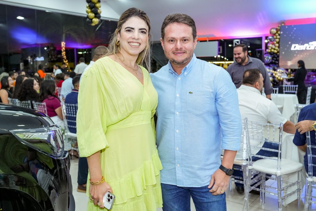 Camila Queiroz E Thiago Vieira